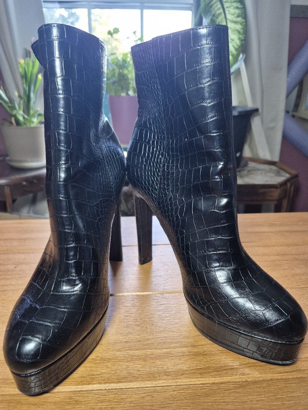 Guess Black Platform Boots - Size 10 - Picture 2 of 6